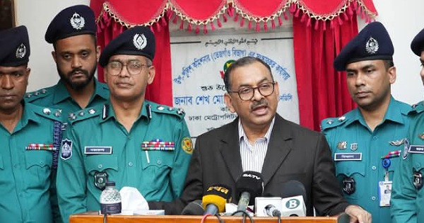 সমাধান রাস্তার পরিবর্তে টেবিলে বসে করুন: ডিএমপি কমিশনার