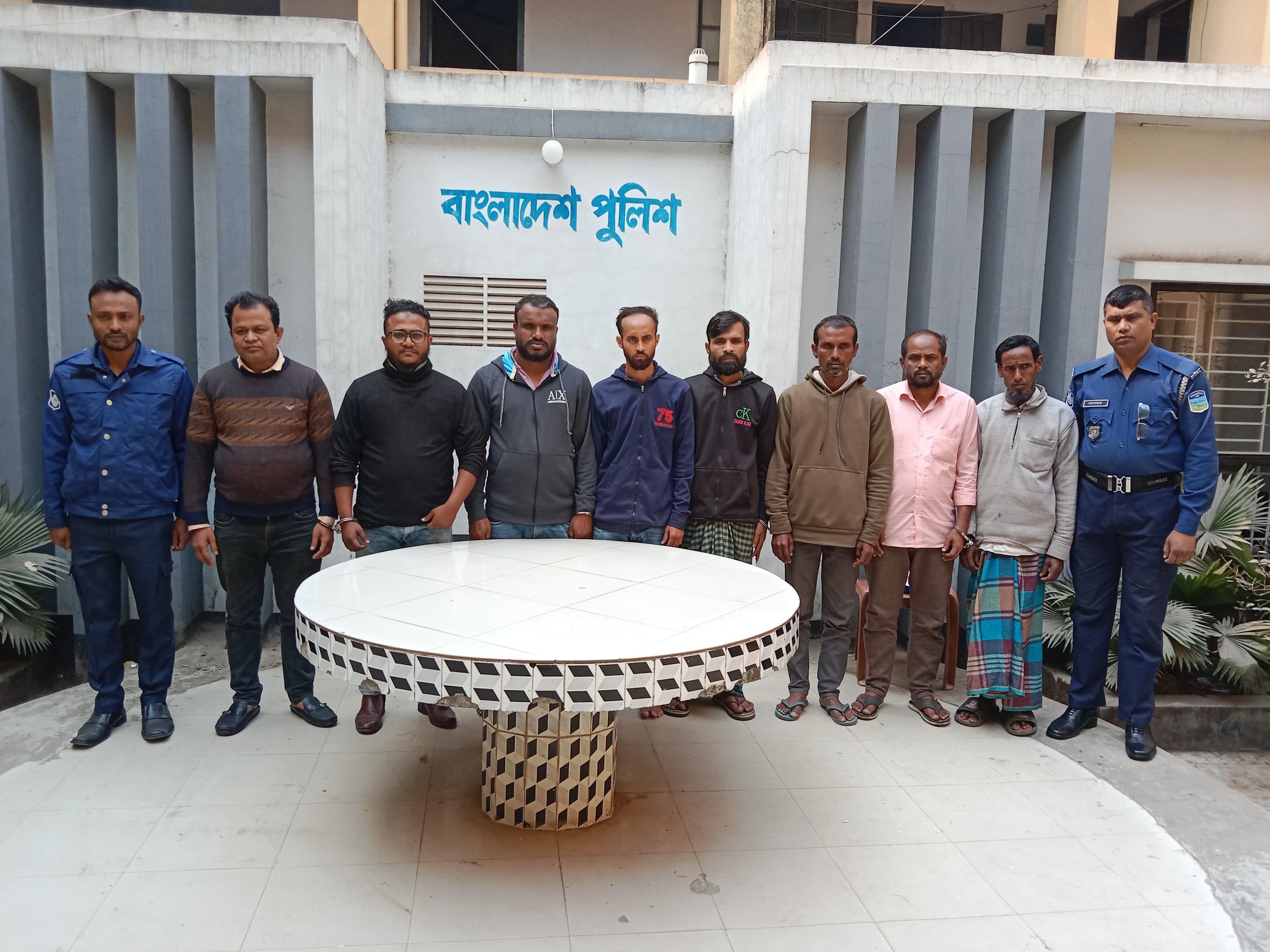 কোতোয়ালি পুলিশের অভিযানে পৃথক অপরাধে ৯জন গ্রেফতার