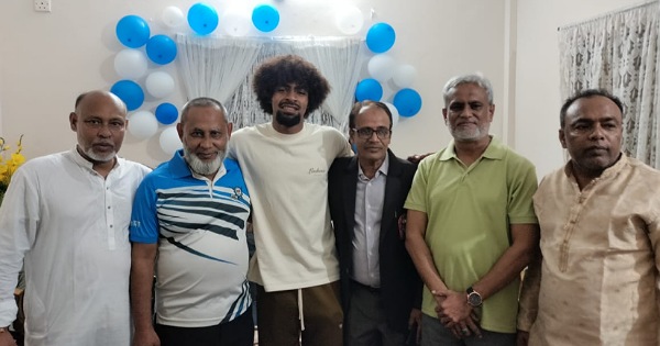 বাংলাদেশি বংশোদ্ভূত ইংলিশ ফুটবলার হামজা চৌধুরী এখন অবস্থান করছেন তার গ্রামের বাড়িতে -ছবি : বাসস গ্রামের বাড়িতে সর্বস্তরের মানুষের ভালবাসায় সিক্ত হামজা