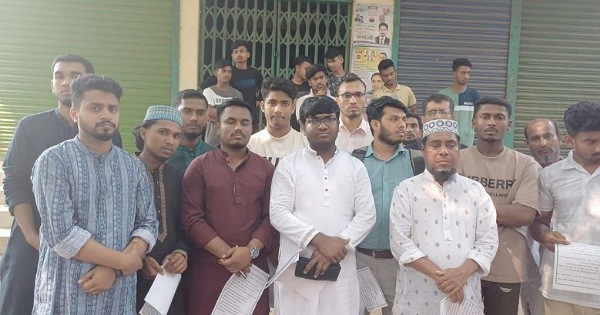 ছবি : বাসস যেখানেই চাঁদাবাজি, সেখানেই প্রতিরোধ: এনসিপি নেতা শিশির